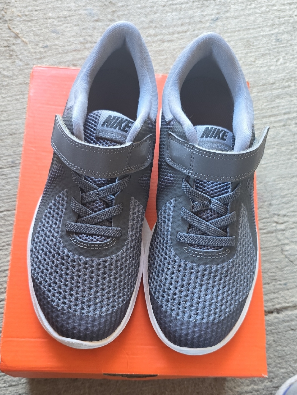Nike Kids Grey Mesh Velcro Athletic Sneakers
